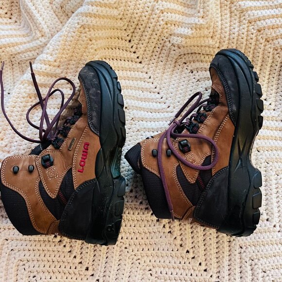 LOWA Renegade GTX Mid Hiking Boots in taupe and black - Picture 1 of 9